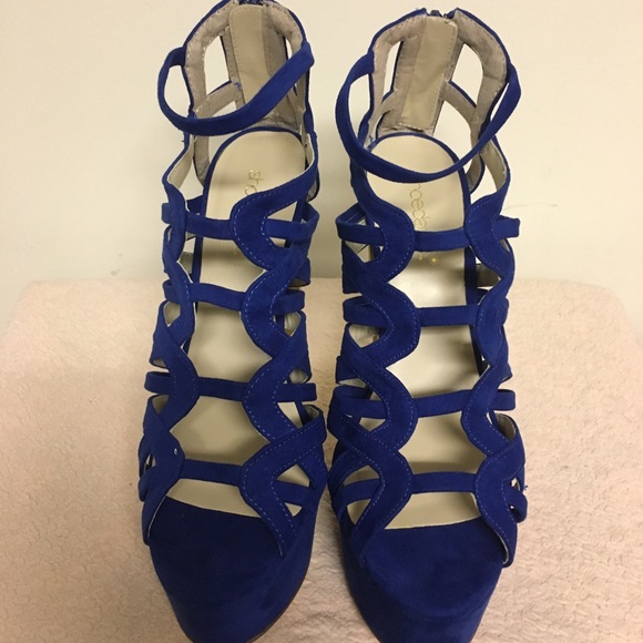 High Heels - Picture 4 of 5